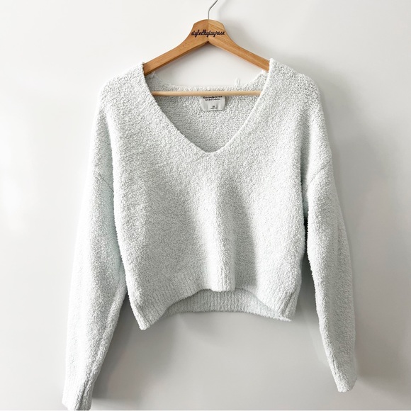 Abercrombie & Fitch Sweaters - Abercrombie & Fitch Fuzzy Crop Sweater